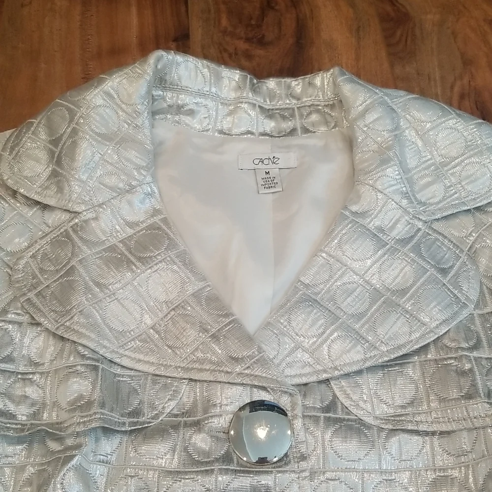 Cache Cropped Jacket Size Medium - Picture 3 of 4
